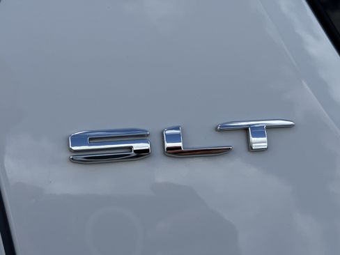 Used 2023 GMC Acadia SLT w/ Preferred Package AWD/4WD image 9