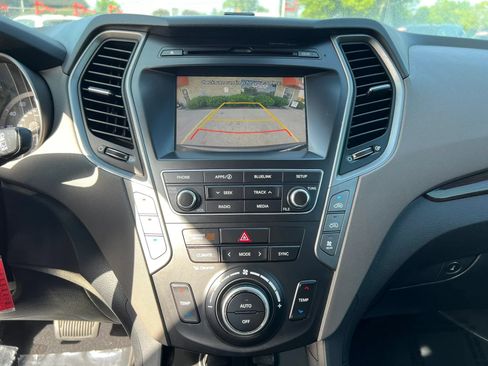 Used 2017 Hyundai Santa Fe SE FWD image 17