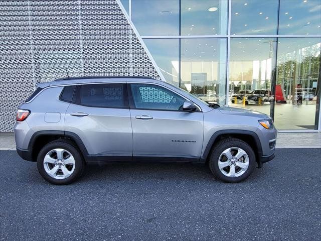 Used 2020 Jeep Compass Latitude w/ Cold Weather Group AWD/4WD image 4