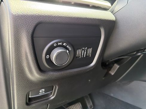 Used 2023 Jeep Grand Cherokee Laredo w/ Luxury Tech Group I AWD/4WD image 22