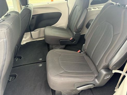 Used 2020 Chrysler Pacifica Touring w/ Advanced Safetytec Group FWD image 26