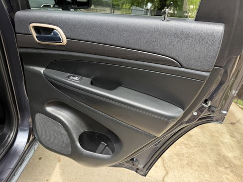 Used 2015 Jeep Grand Cherokee Laredo w/ Quick Order Package 23E RWD image 12