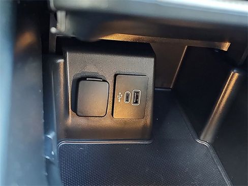 Used 2025 Ford Explorer ST image 28