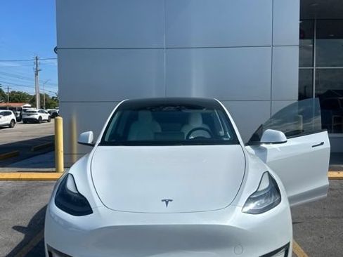 Used 2024 Tesla Model Y Performance AWD/4WD image 1