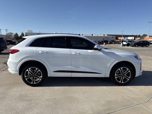 Used 2025 Audi Q5 2.0T Premium w/ Convenience Package image 8