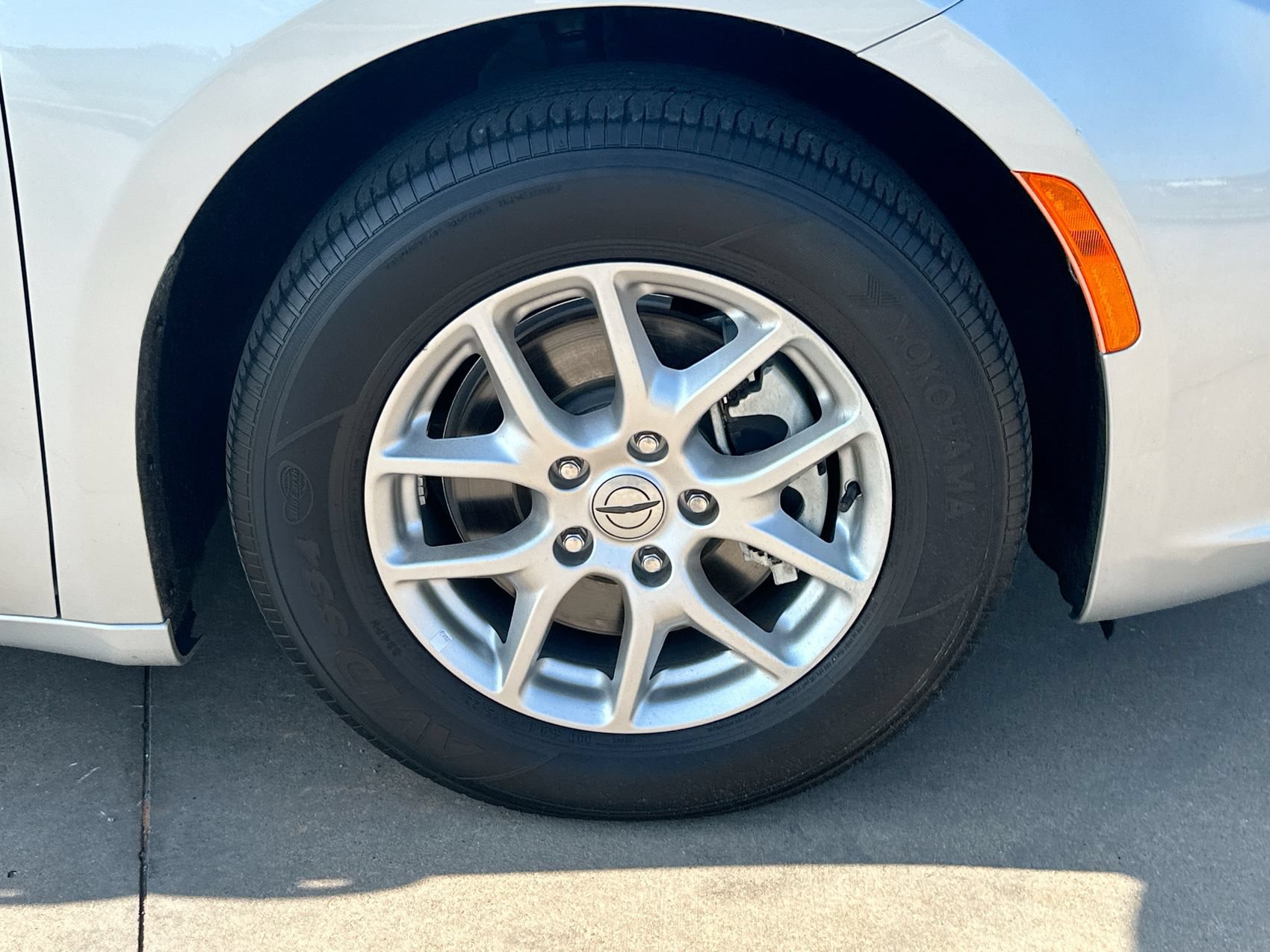 Used 2024 Chrysler Pacifica Touring-L FWD image 10