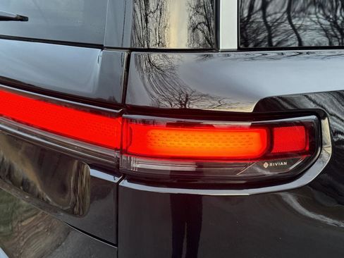 Used 2022 Rivian R1S Launch Edition image 24