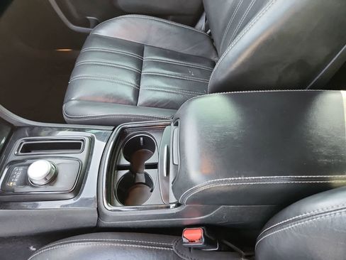 Used 2019 Chrysler 300 S image 11