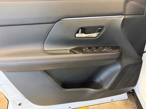 Used 2026 Nissan Kicks SR image 25