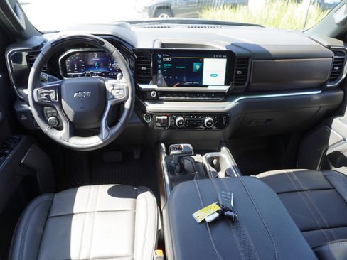 Used 2025 Chevrolet Silverado 1500 High Country w/ Midnight Edition AWD/4WD image 2