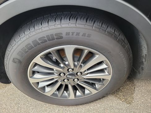 Certified 2023 Lincoln Nautilus AWD w/ Premium Package image 7