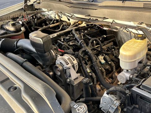 Used 2017 Chevrolet Silverado 2500 LT AWD/4WD image 23
