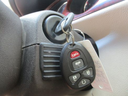 Used 2007 Buick Lucerne CXS w/ Driver Confidence Package FWD image 36