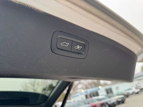 Used 2020 Volvo XC90 T6 Momentum w/ Protection Package Premier image 11