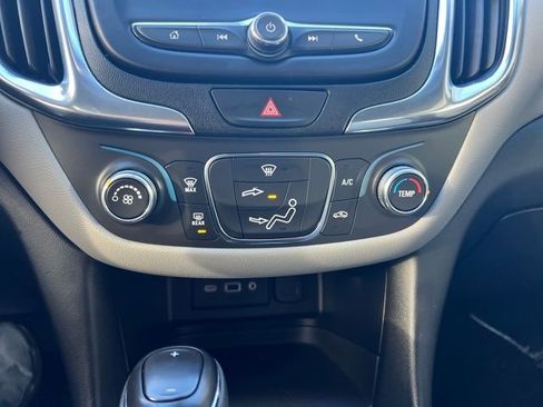 Used 2021 Chevrolet Equinox LT image 12