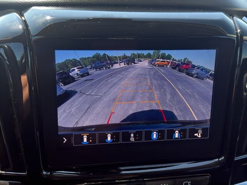 Used 2020 Chevrolet Traverse LT w/ LT Premium Package AWD/4WD image 20