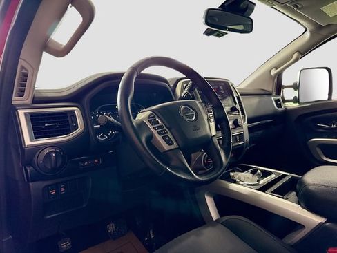 Used 2020 Nissan Titan SV w/ SV Convenience Package image 10