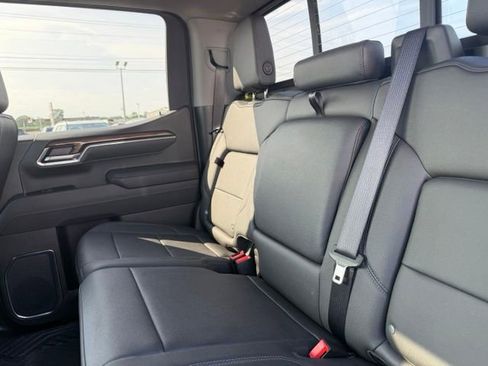 Used 2025 Chevrolet Silverado 1500 LT Trail Boss w/ Convenience Package II AWD/4WD image 33