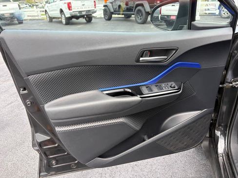 Used 2022 Toyota C-HR XLE FWD image 22