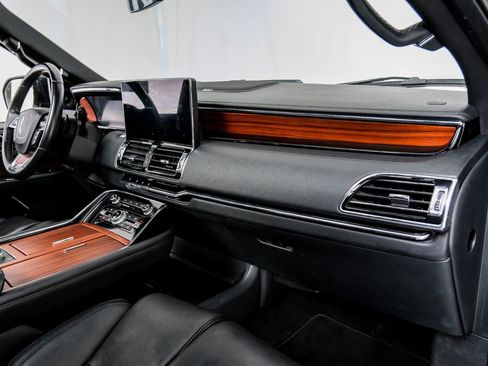 Used 2024 Lincoln Navigator Reserve image 8