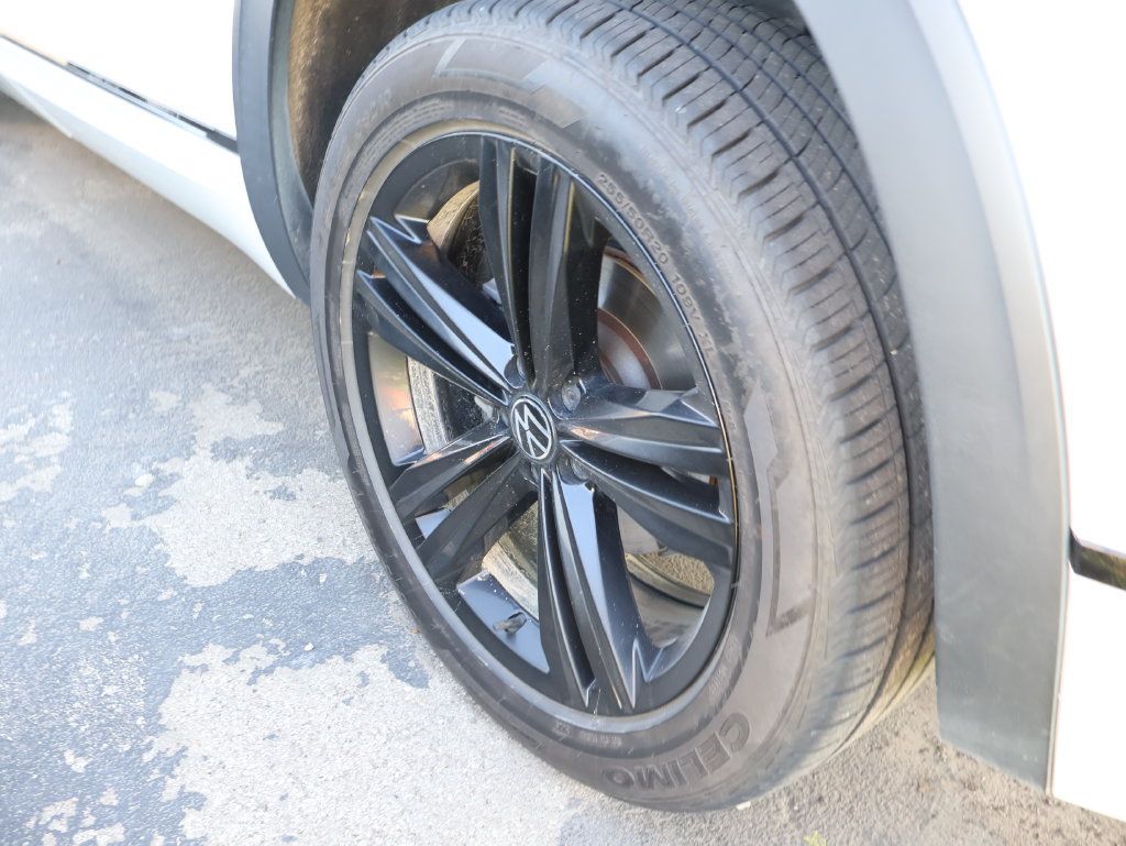 Used 2023 Volkswagen Atlas Cross Sport SEL R-Line AWD/4WD image 20