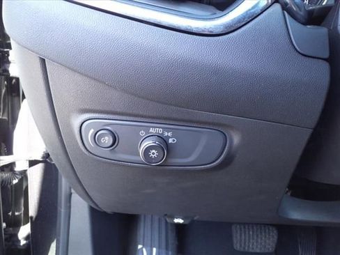 Used 2023 Chevrolet Equinox LT FWD image 23