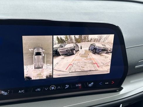 New 2026 Chevrolet Traverse LT w/ Driver Confidence Package image 9