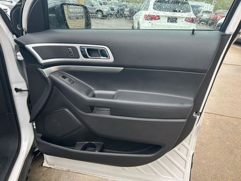 Used 2013 Ford Explorer XLT AWD/4WD image 17