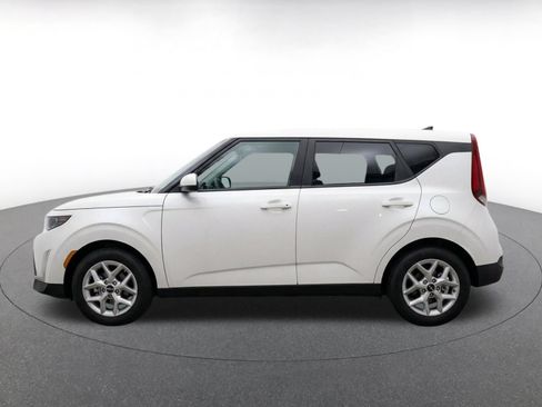 Used 2025 Kia Soul LX w/ LX Technology Package FWD image 4