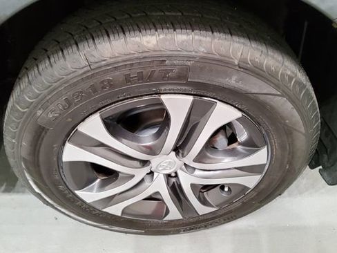 Used 2018 Toyota RAV4 LE w/ Carpet Mat Package image 40