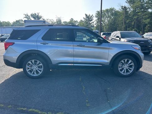 Used 2024 Ford Explorer XLT w/ Equipment Group 202A AWD/4WD image 4