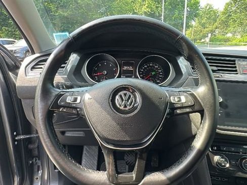 Used 2018 Volkswagen Tiguan SE w/ 3rd Row Seat Package AWD/4WD image 13