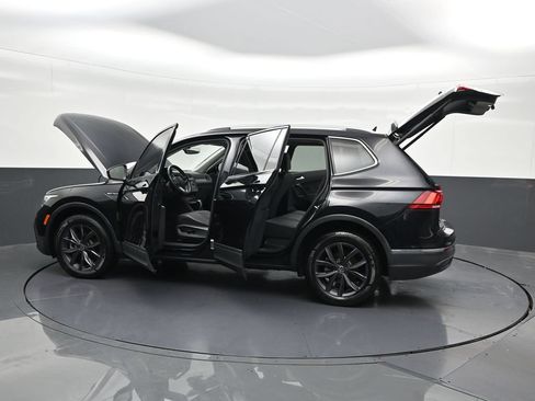 Used 2022 Volkswagen Tiguan SE w/ Panoramic Sunroof Package AWD/4WD image 33