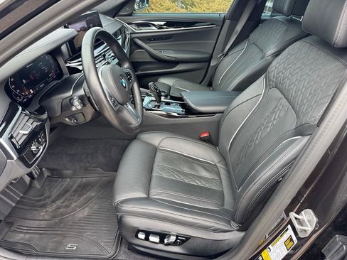 Used 2022 BMW M550i xDrive w/ Dynamic Handling Package image 8