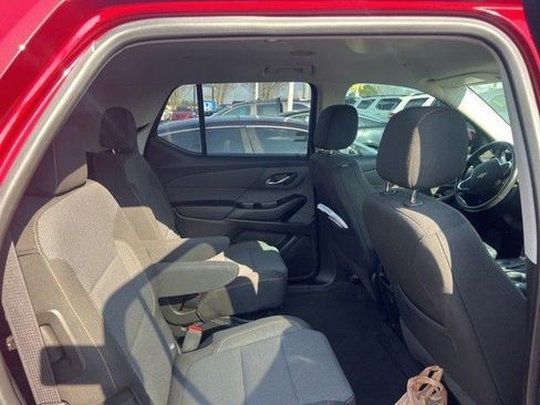 Used 2020 Chevrolet Traverse LT image 11