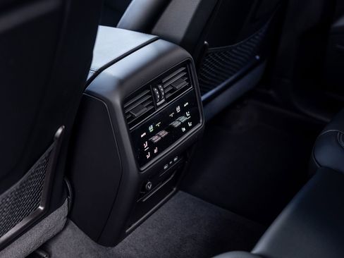 New 2026 Porsche Cayenne Coupe AWD/4WD image 32