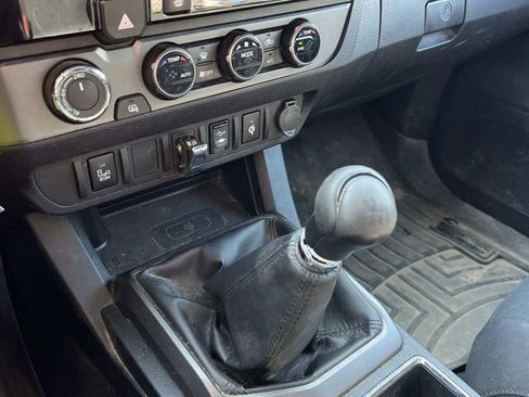 Used 2017 Toyota Tacoma TRD Off-Road image 21