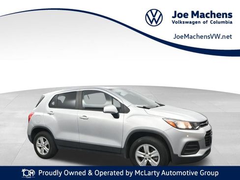 Used 2017 Chevrolet Trax LS w/ Fleet Convenience Package AWD/4WD image 1