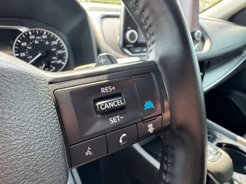 Used 2025 Nissan Rogue SV AWD/4WD image 31