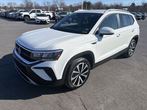 Used 2024 Volkswagen Taos SE image 8