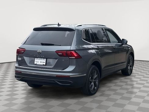 Used 2022 Volkswagen Tiguan SE w/ Panoramic Sunroof Package AWD/4WD image 5