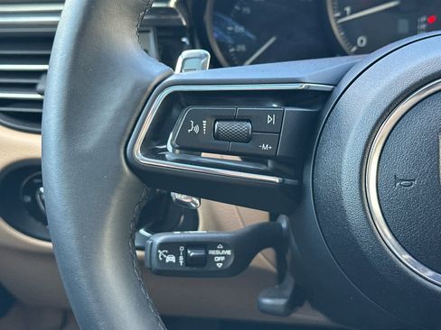 Certified 2025 Porsche Macan AWD/4WD image 26