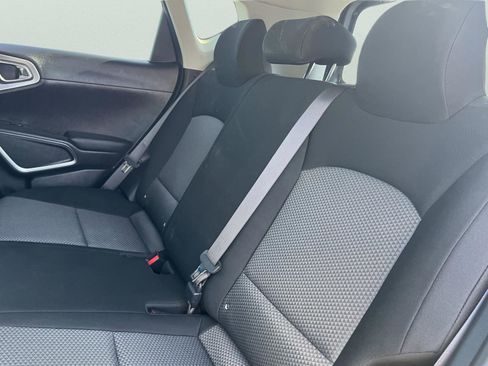 Used 2025 Kia Soul LX w/ LX Technology Package image 18