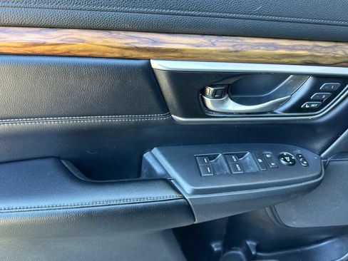 Used 2018 Honda CR-V Touring image 11