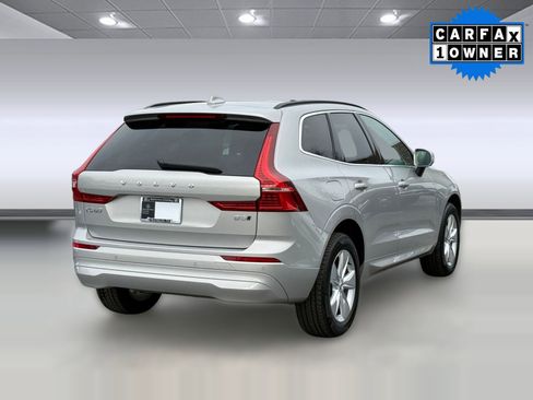 Used 2022 Volvo XC60 B5 Momentum image 7