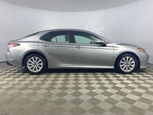 Used 2020 Toyota Camry LE image 8