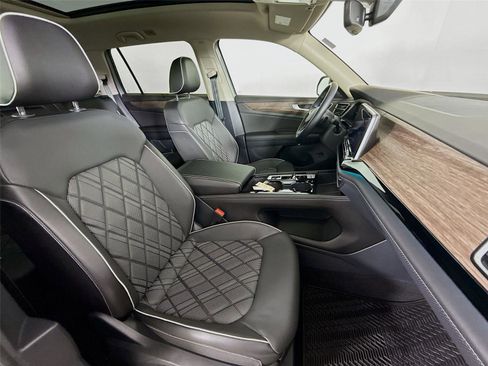 Used 2024 Volkswagen Atlas SEL Premium R-Line image 30