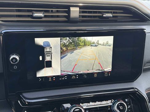 Used 2024 GMC Sierra 1500 AT4 w/ Technology Package AWD/4WD image 5