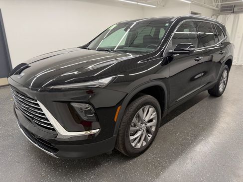 Used 2025 Buick Enclave Preferred AWD/4WD image 4