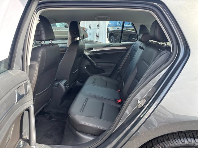 Used 2018 Volkswagen e-Golf SEL Premium w/ Driver Assistance Package FWD image 23